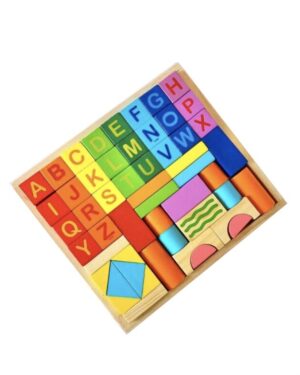 Jeu de construction en bois coloré pour enfants, favorisant créativité et motricité, idéal pour jouer à la maison au Maroc.
