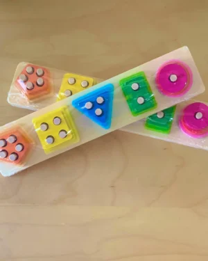 Jeu éducatif en bois rectangulaire des formes et couleurs à empiler pour développer motricité, logique et apprentissage des enfants au Maroc