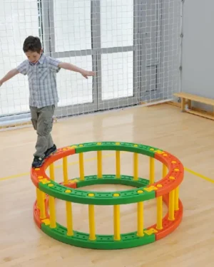 Roue d’équilibre et psychomotricité Montessori pour stimuler motricité, équilibre et coordination des enfants au Maroc