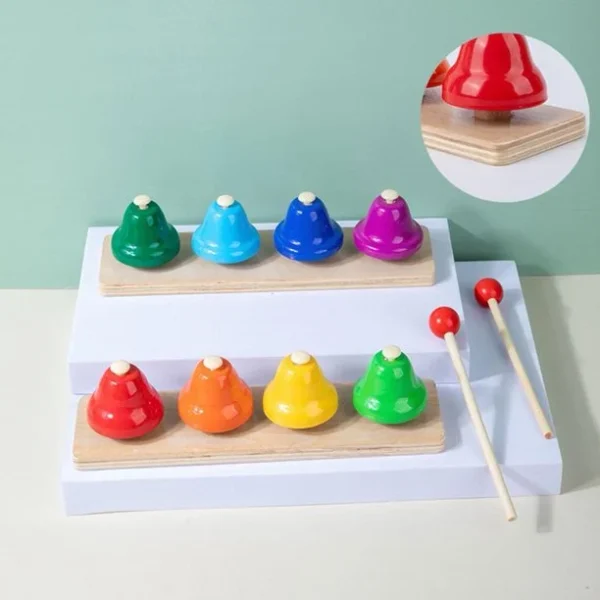 Cloche à 8 tons en bois Montessori, jouet musical éducatif au Maroc pour développer écoute, rythme, motricité fine et créativité des enfants.