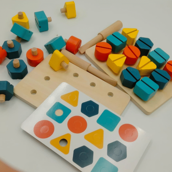 Plateau en bois avec vis et écrous – jeu de séquence logique et motricité fine