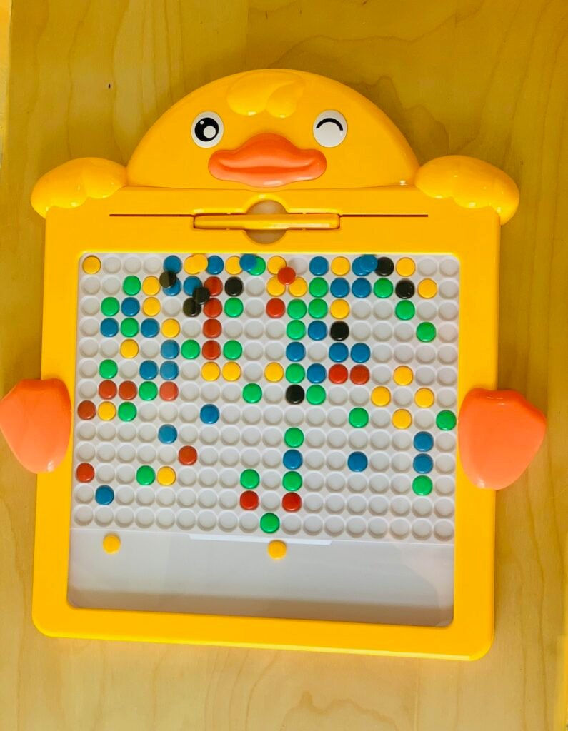 Playmags Magna Dots - Tableau Magnétique 31.5cm Pour Enfants, Stylo Magnétique, 14 Cartes Modèles