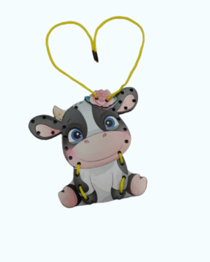 Jouet en bois représentant une vache avec lacets à enfiler, pour apprentissage de la motricité et de la précision