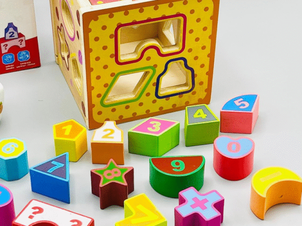 Cube éducatif en bois Montessori avec chiffres et formes à encastrer pour enfants