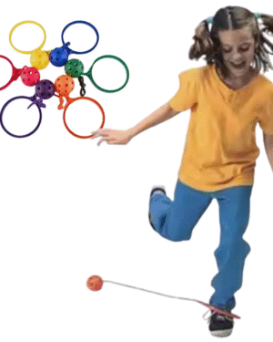 Photo d’un jeu de saut à la cheville avec balle : anneau ajustable autour de la cheville, balle à faire tourner et saut à cloche‑pied pour entraîner coordination et équilibre chez les enfants dès 6 ans