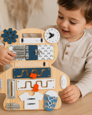 Busy Board Montessori en bois en forme d'ours avec activités éducatives pour développer la motricité fine des enfants dès 12 mois.